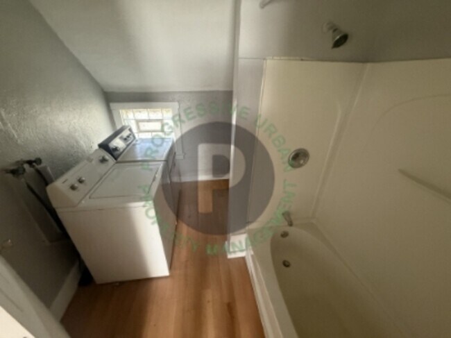 Building Photo - 4067 E 57th St