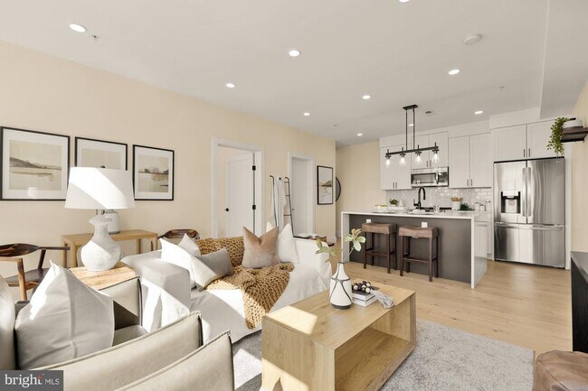 Building Photo - 927 Kennedy St NW