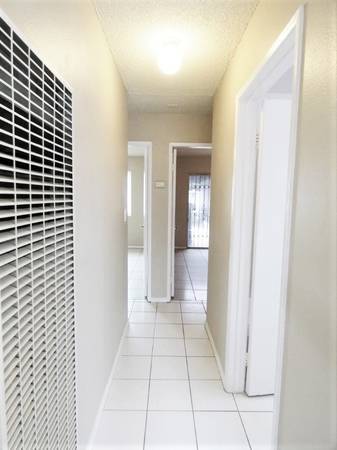 Building Photo - 1907 Lewis Ave