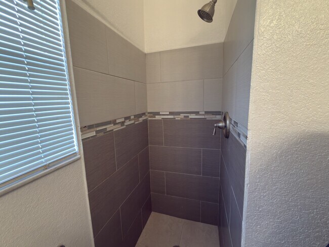 Building Photo - 2528 W St John St