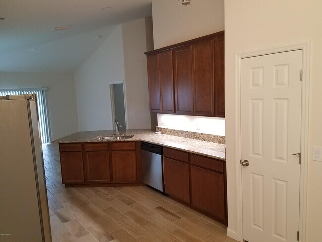 Building Photo - 1536 Fuji Dr