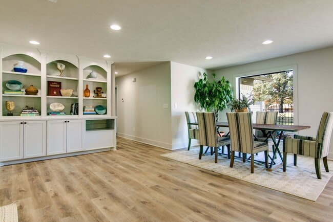 Building Photo - Palm Springs style ranch house