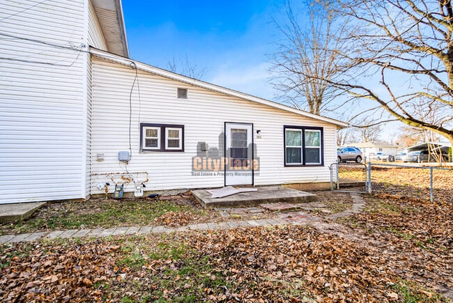 Building Photo - 2633 S Randolph St