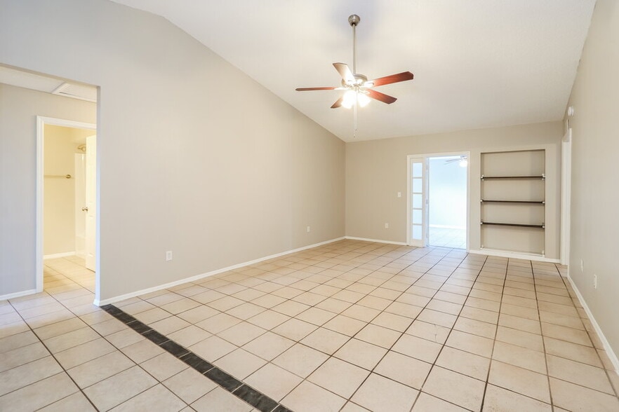 Building Photo - 1406 Woodstork Dr