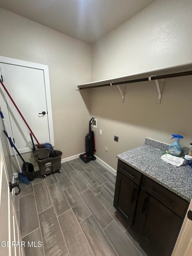 Building Photo - 12637 Viendo Norte Dr