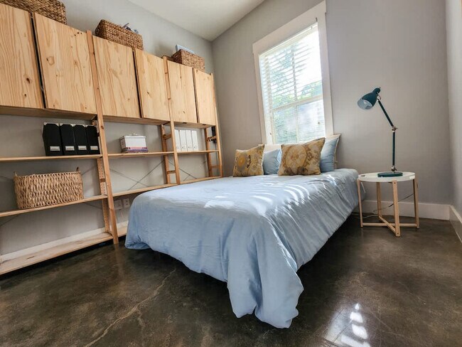 Building Photo - 803B Dawson Rd