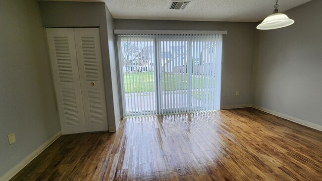 Building Photo - 102 North Point Dr