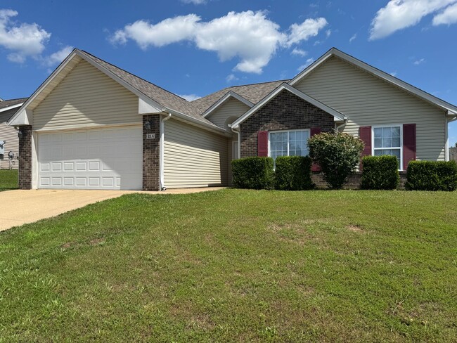 Primary Photo - Home in Pioneer Ridge – Pet Friendly & Min...