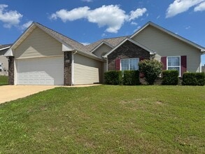 Building Photo - Home in Pioneer Ridge – Pet Friendly & Min...