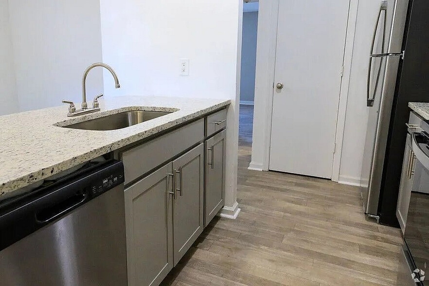 Sleek Designer Cabinets - Mulberry Place Apartments