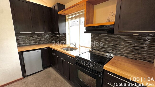 Building Photo - Beautiful 1 BD | 1 BA ADU with Driveway Parking - Milwaukie