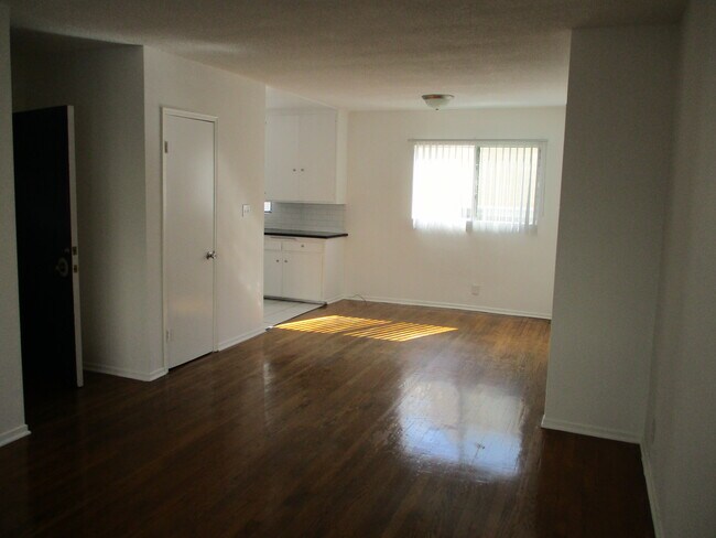 Building Photo - 1435 N Fairfax Ave