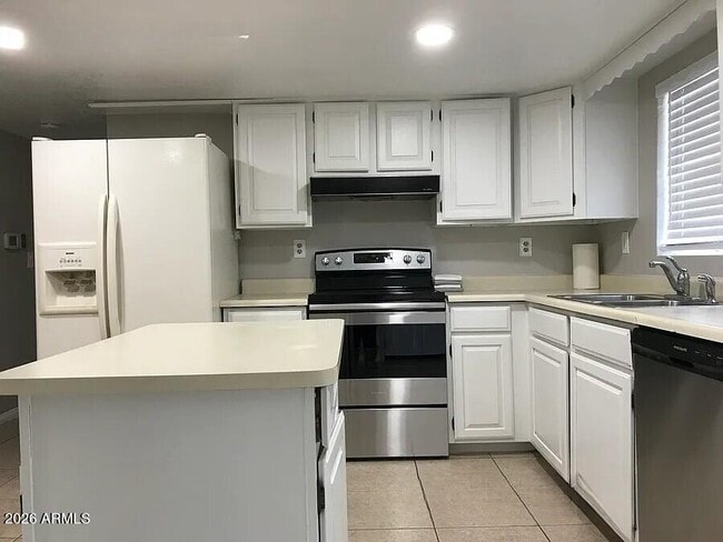 Building Photo - 8238 W Monroe St