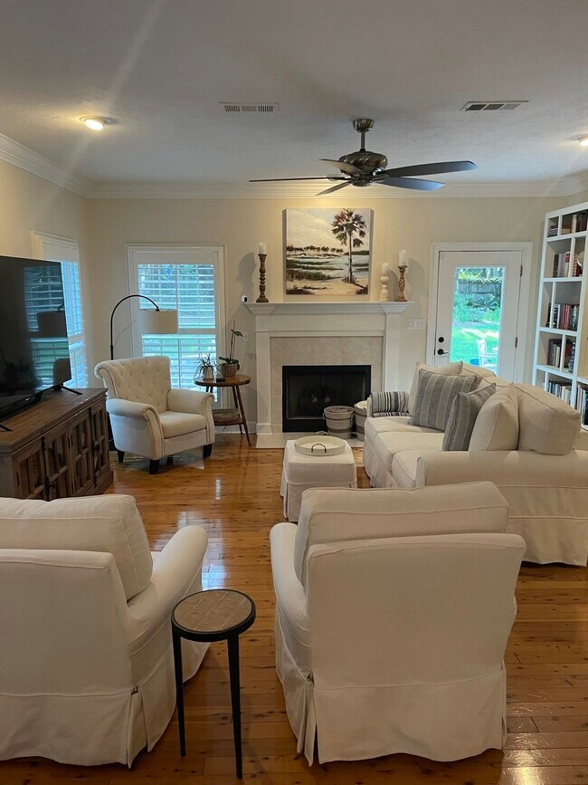 Building Photo - 8970 Eagles Ridge Dr