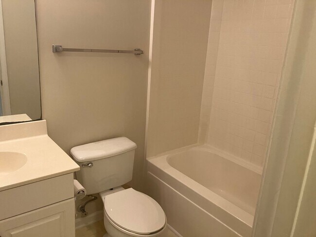 Building Photo - 3BR / 2.5BA @ Westbury Park