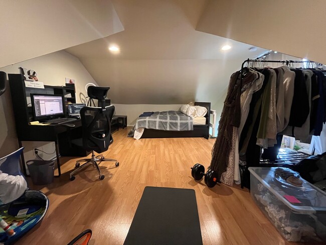 Building Photo - 5202 Dresden Wy