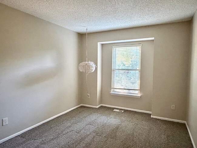 Building Photo - Charming Split-Level Oasis on a Quiet Cul-de-Sac Backing to Greenspace. New Carpet, New Paint and...