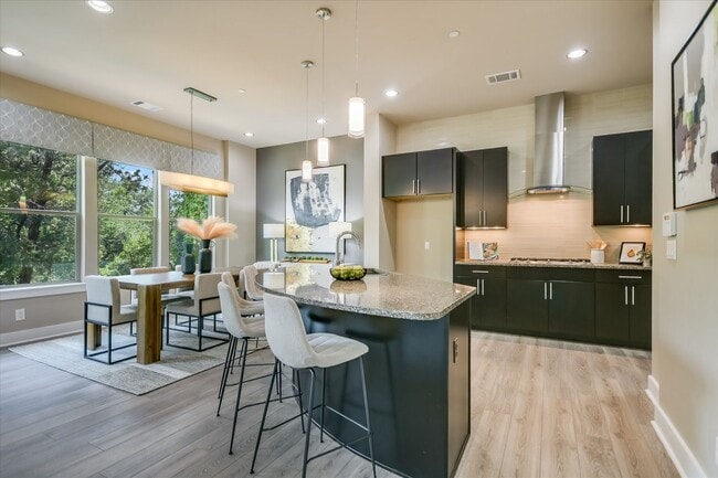 Building Photo - Lovely Hillside Condo on 2222