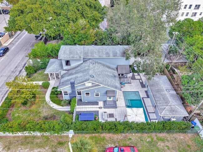 Building Photo - 150 NE 50th St