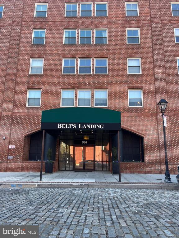 Building Photo - 960 Fell St