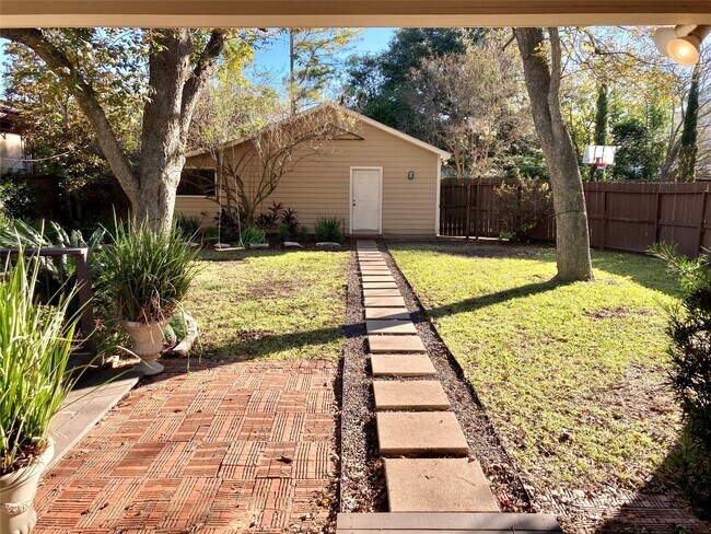 Building Photo - 4907 Elm St