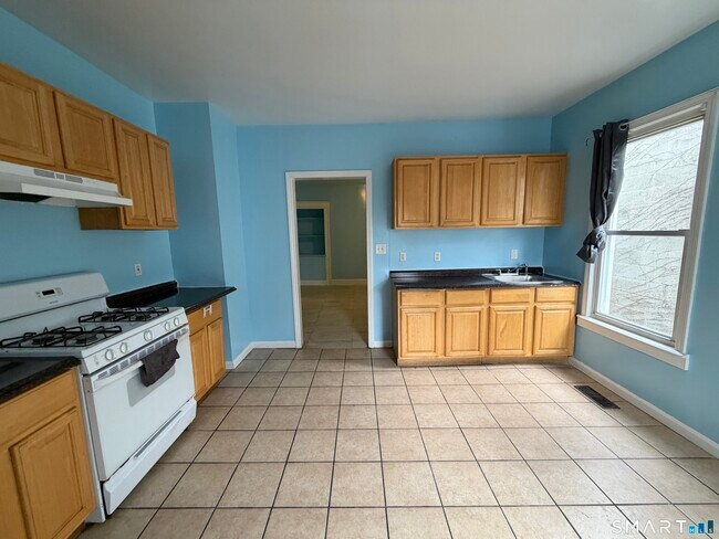 Building Photo - 1553 E Main St