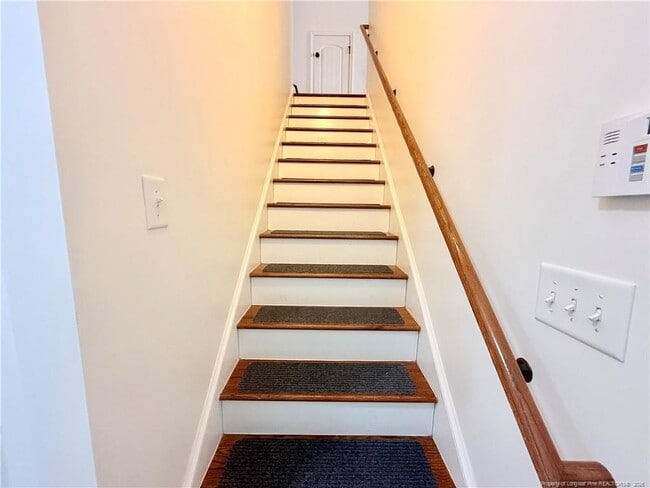 Building Photo - 352 Old Field Loop