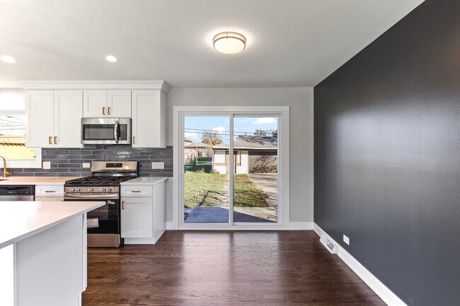 Building Photo - 8409 Newland Ave