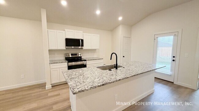 Building Photo - 2161 Langford Ave