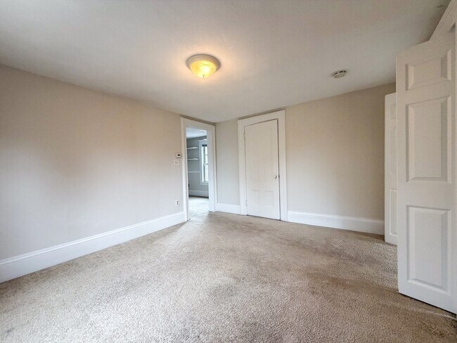 Building Photo - 233 Forest St