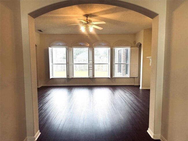 Building Photo - 3623 Pine Valley Dr