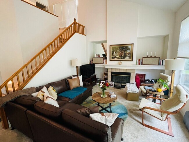 Building Photo - Charming home located in Coal Creek Ranch-$1000 Off First Month's Rent!