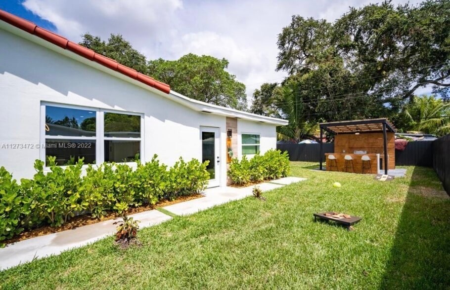 Building Photo - 1523 NE 148th St