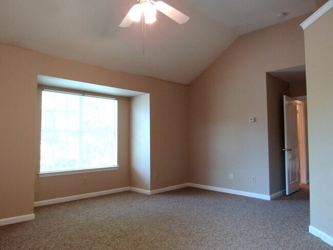 Building Photo - Beautiful 3 bed 2.5 bath Franklin Home