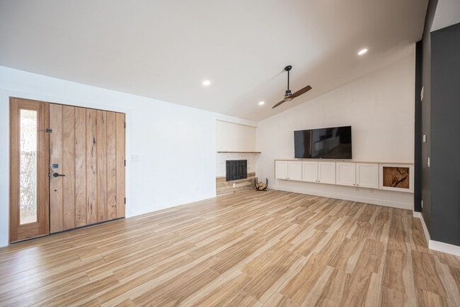 Building Photo - European-inspired Mid-Century Henderson Home!