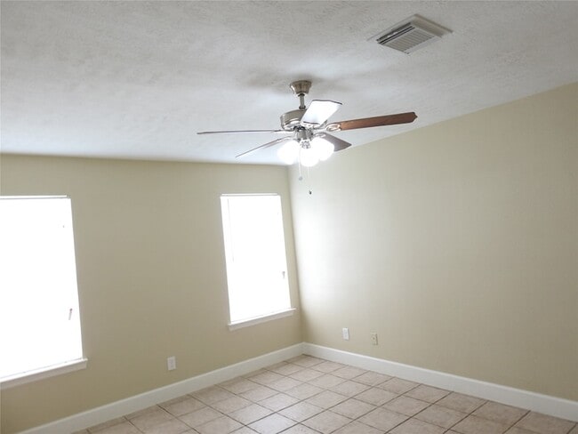 Building Photo - 6207 Pleasant Stream Dr