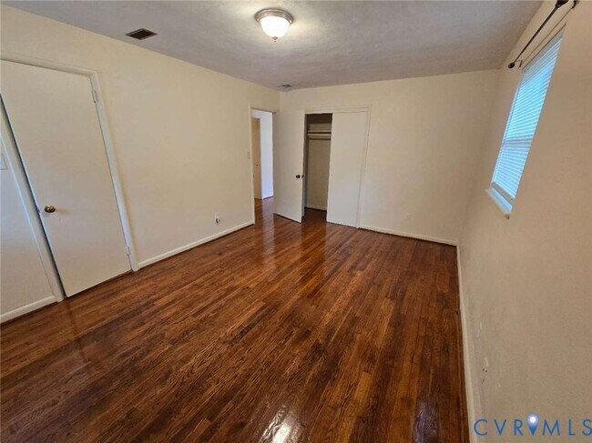 Building Photo - 2604 Sunnybrook Rd