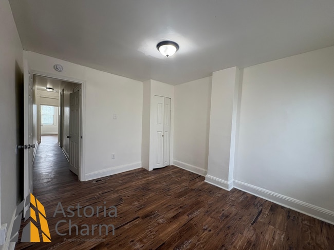 Building Photo - Modern 4-Bedroom with Yard & Easy Downtown...