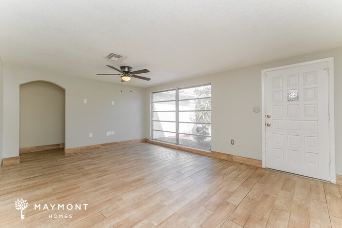 Building Photo - 10005 Old Orchard Lane