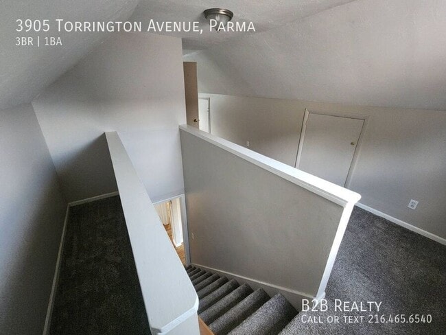 Building Photo - 3905 Torrington Ave