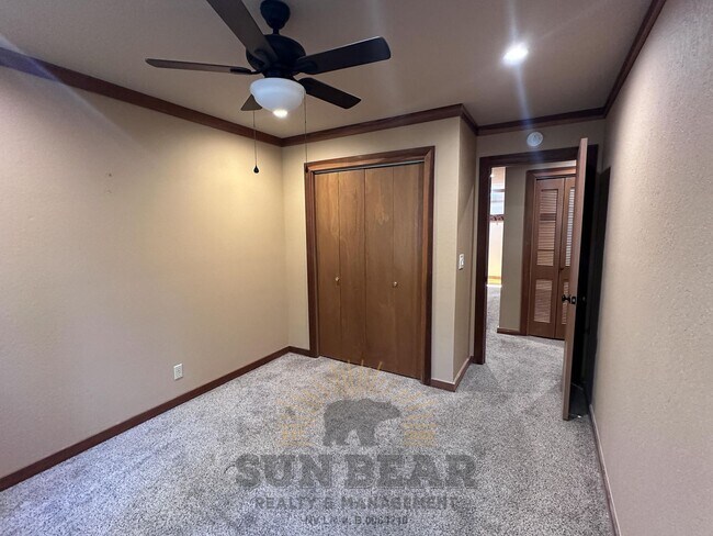 Building Photo - Spacious 3 Bed, 3.5 Bath Home with Forest ...
