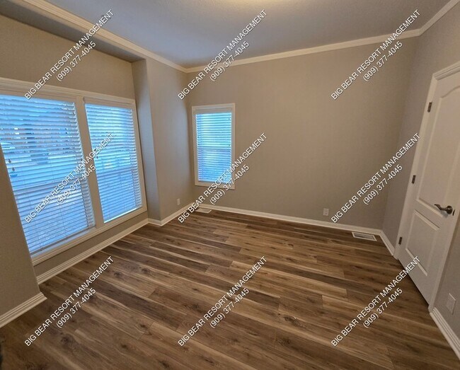 Building Photo - 305 W Sherwood Blvd