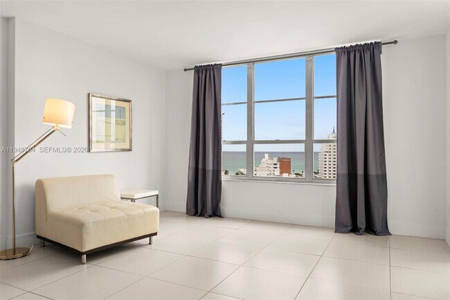 Building Photo - 4101 Pine Tree Dr