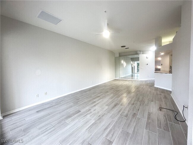 Building Photo - 6922 Satinleaf Rd N