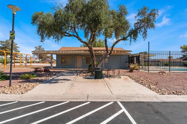 Building Photo - "Charming 3-Bed Oasis with 2 Full Baths in Vibrant Las Vegas - 1315 Sq Ft of Comfort!"