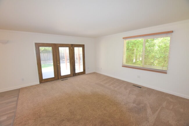 Building Photo - Beautiful 1,396 square foot home situated in the desirable Noddin Neighborhood