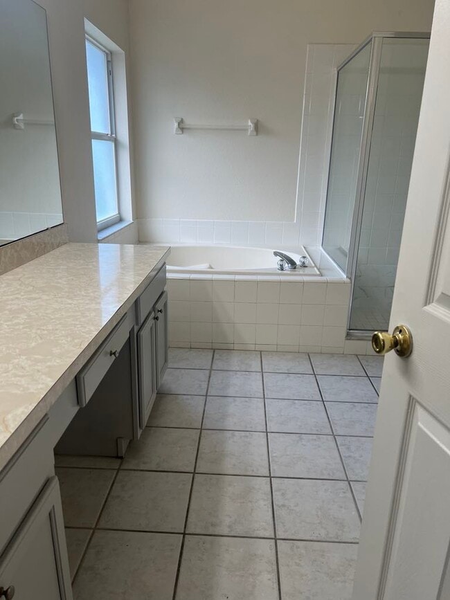 Master Bath - 2239 Majestic Eagle Cir
