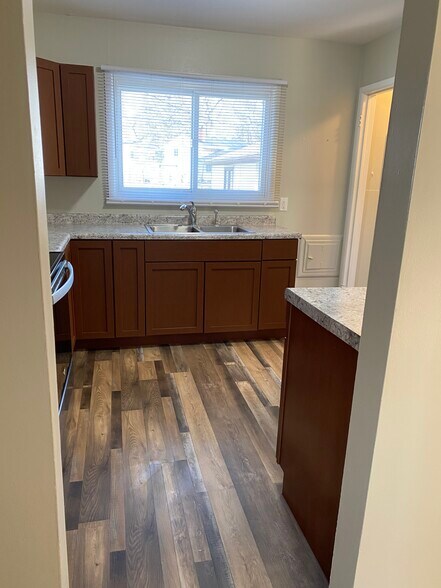 Building Photo - 422 Theodore Dr