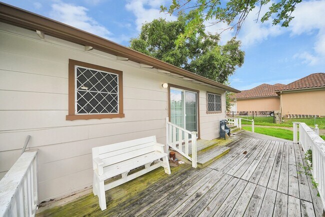 Building Photo - 535 Pampa St
