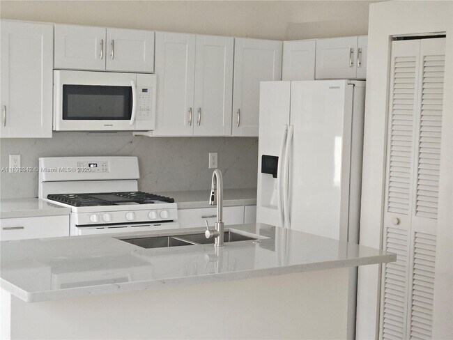 Building Photo - 32 Gables Blvd